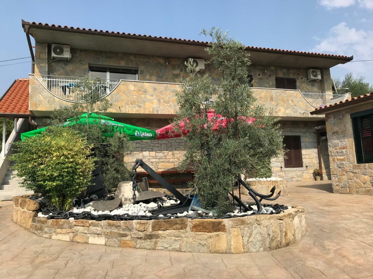 Tourist Farm With Apartments Fig Tree Dekani Εξωτερικό φωτογραφία